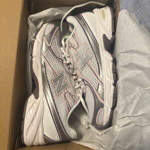 New Balance Women's White and Pink Sneakers